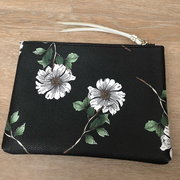 Banana Republic Handbags - Banana Republic Makeup Bag